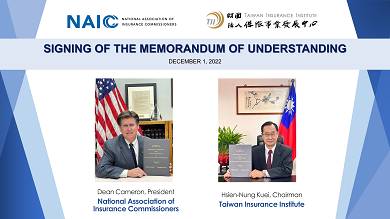 Picture of NAIC President and Idaho Department of Insurance Director Dean L. Cameron and Taiwan Insurance Institute Chairman Hsien-Nung Kuei with the signed Memorandum of Understanding