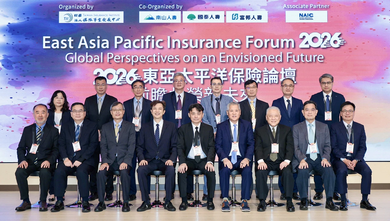 Hawaii Insurance Commissioner Scott Saiki (third from right, front row) at the East Asia Pacific Insurance Forum 2026.